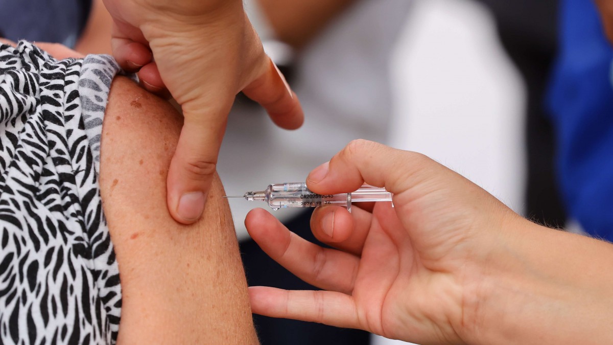 Autoridades de Salud llaman a vacunarse ante la presencia de gripe aviar