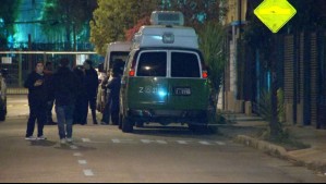 Joven de 17 años frustró asaltó en su casa en Maipú: Delincuente fue herido con arma cortopuzante y está en riesgo vital