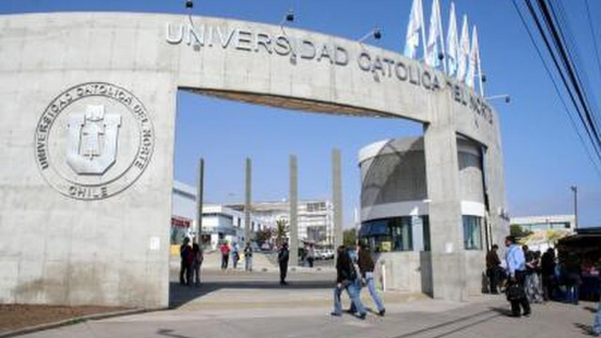 Universidad Católica del Norte suspende clases presenciales en Antofagasta tras encontrar amenaza escrita