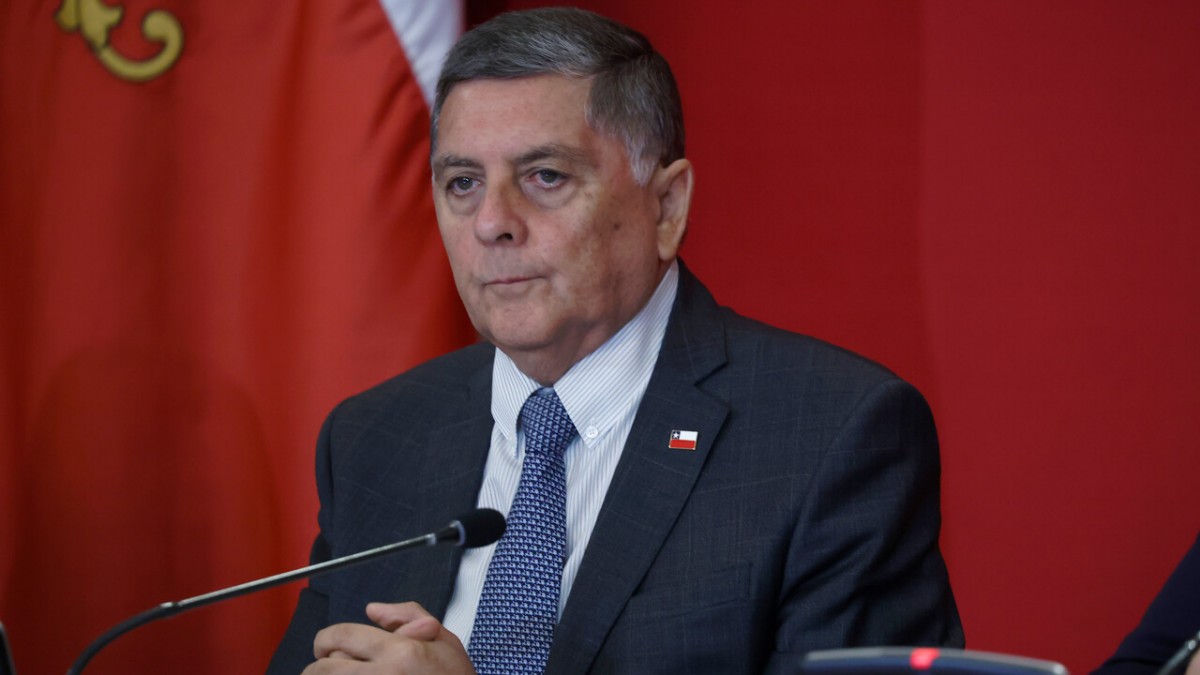 Ministro de Interior descarta cambio de gabinete: 'Estamos bastante lejos de aquello'