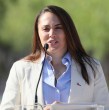 La ministra del Deporte, Natalia Duco, vuelve a generar polémica tras declarar que desde ahora la prioridad uno de su cartera será entregar ropa linda a los deportistas. ¡Detalles!