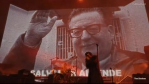 'Derrocado en 1973 por la CIA': Imagen de Salvador Allende marca show de The Strokes en Coachella 2026