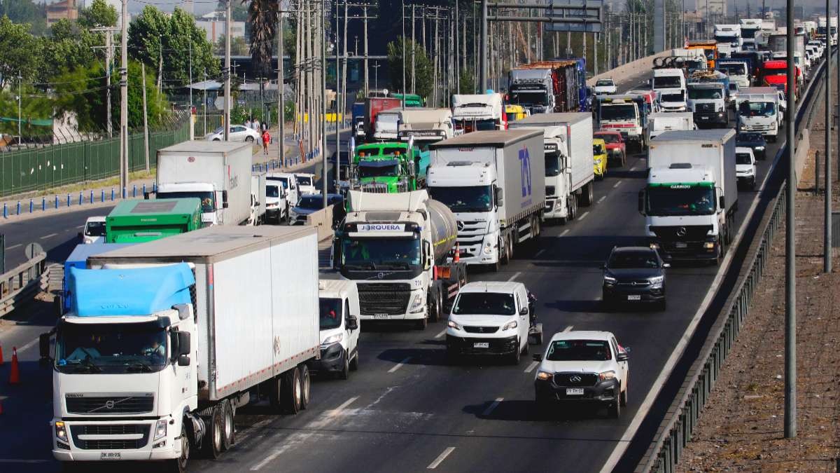 Camioneros del Biobío no descartan paro por alza del combustible: 'Es imposible seguir rodando si no se ajustan las tarifas'