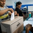 Tras polémicas por presunto fraude, las elecciones en Perú aún no han concluido, por lo que no se ha conocido a quiénes pasarán a segunda vuelta. Las autoridades electorales prevén que se conozcan los resultados a mediados de mayo.