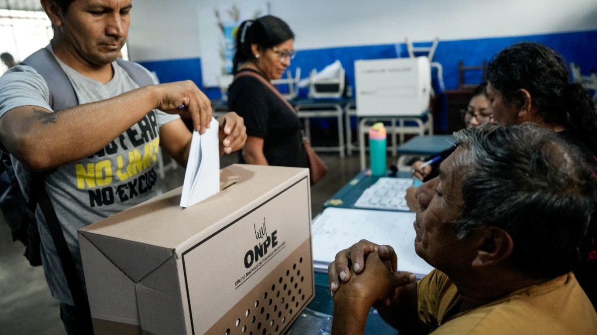 Autoridad electoral prevé que los resultados de las elecciones presidenciales en Perú estarán disponibles a mediados de mayo