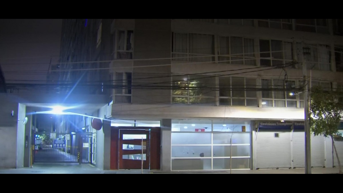 Investigan homicidio en Santiago Centro: Hombre de 28 años resulta apuñalado por su pareja