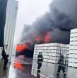 Esta mañana de lunes se reportó un gigantesco incendio en una planta industrial en la comuna de El Monte, en la Región Metropolitana. Bomberos ya trabaha en el lugar. Revisa los detalles a continuación.