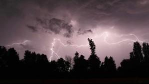 Meteorología emite aviso de 'probables tormentas eléctricas' para tres regiones de la zona central del país