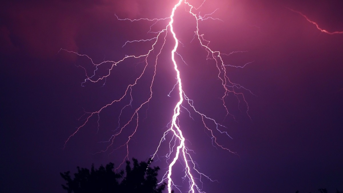 'Con precipitaciones aisladas': Emiten aviso por hasta tres días de tormentas eléctricas en zonas de dos regiones del país