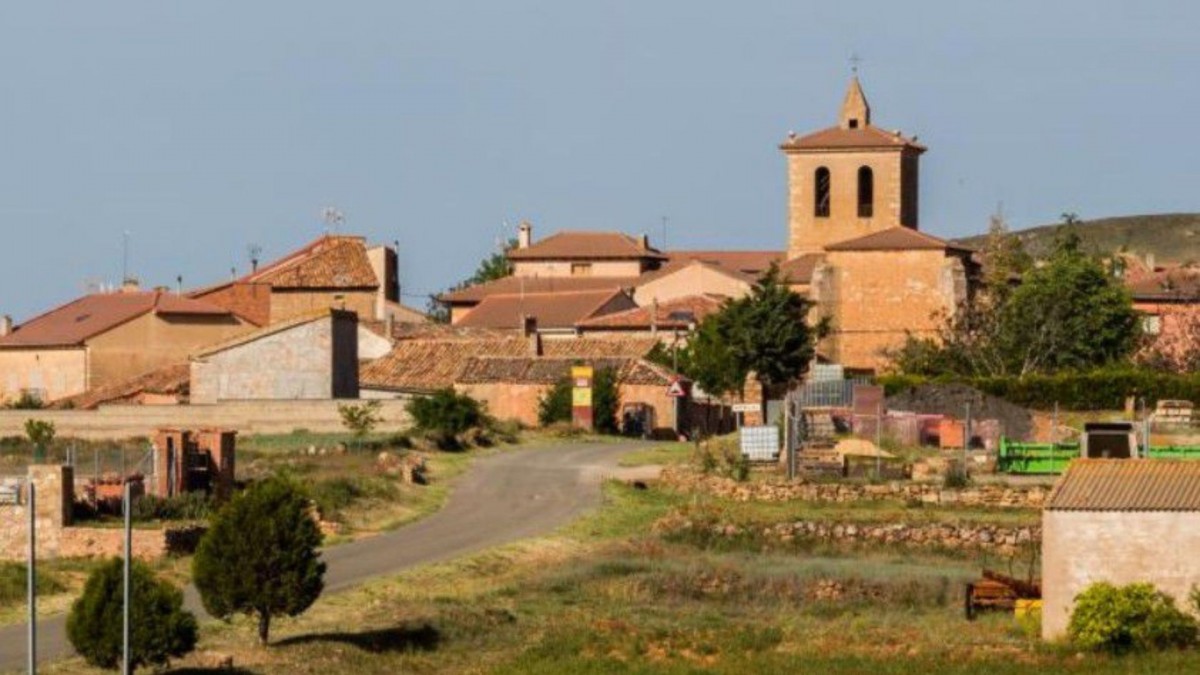 Un pueblo de 40 personas en España ofrece casa gratis y trabajo gestionando un bar: recibió 8.000 solicitudes de todo el mundo