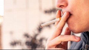 Reino Unido prohíbe para siempre la compra de cigarros a nacidos desde 2009: Buscan tener una generación libre de humo