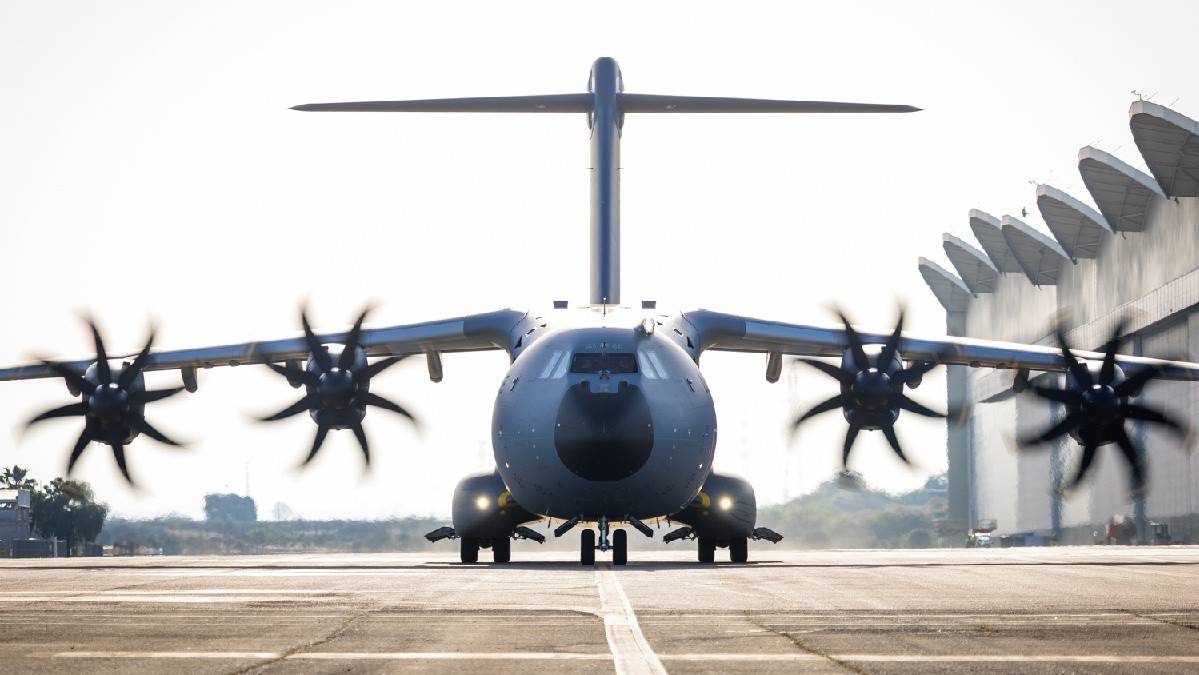 Convierten avión de carga en nave nodriza: el A400M modernizado puede desplegar hasta 12 misiles o 50 drones de ataque