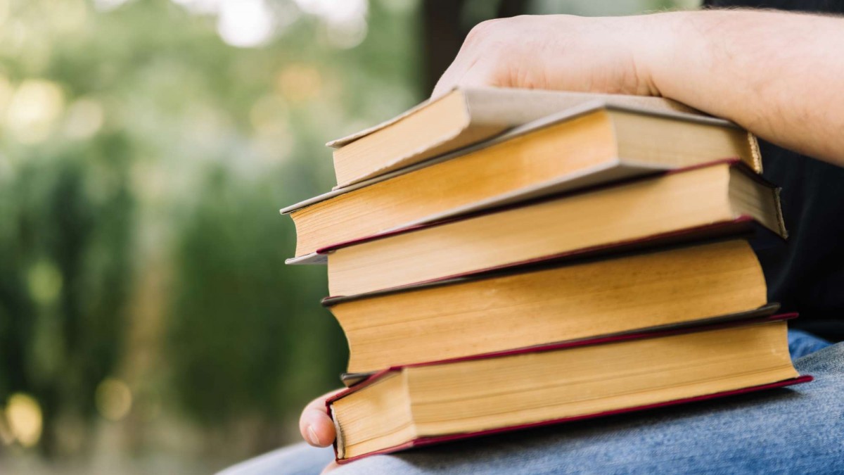 Día del Libro: Universidad de Chile regalará más de 3 mil ejemplares de Gabriela Mistral y así puedes obtener uno gratis