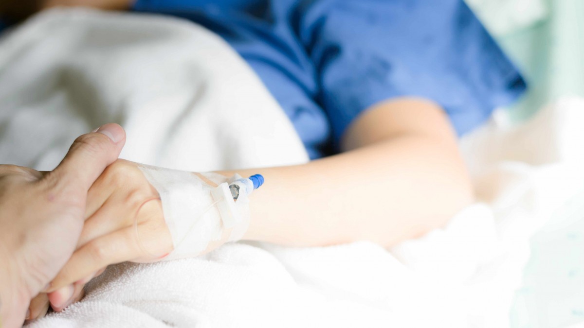 Mujer británica de 56 años se someterá a eutanasia tras perder a su hijo en 2022