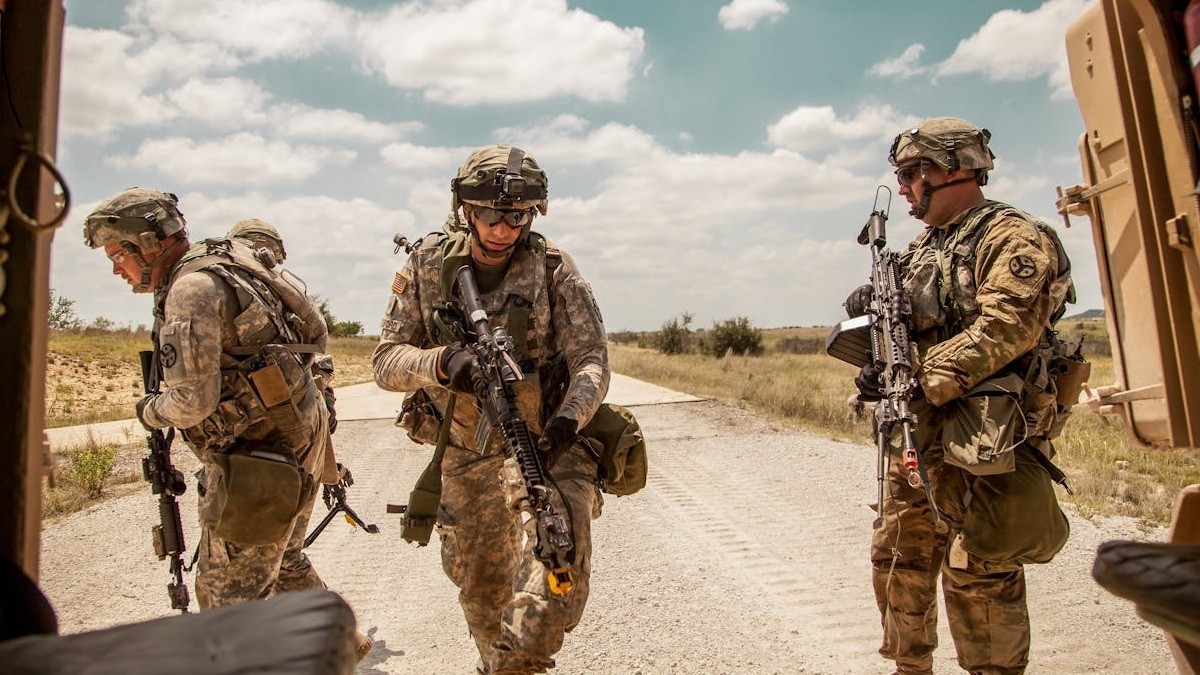 Drones e IA: La nueva apuesta del Comando Sur para operar desde el mar hasta el espacio contra los cárteles en Latinoamérica