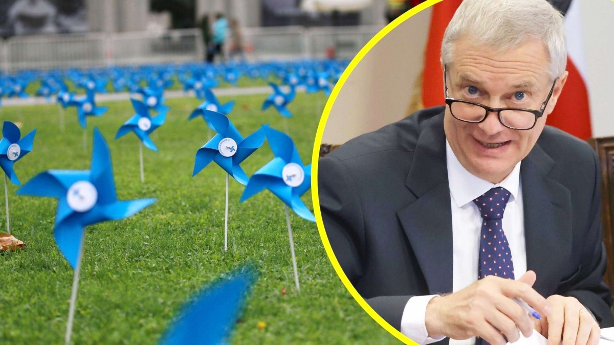 Presidente Kast participa en acto contra la violencia infantil: Instalaron 4 mil remolinos azules en la Plaza de la Ciudadanía