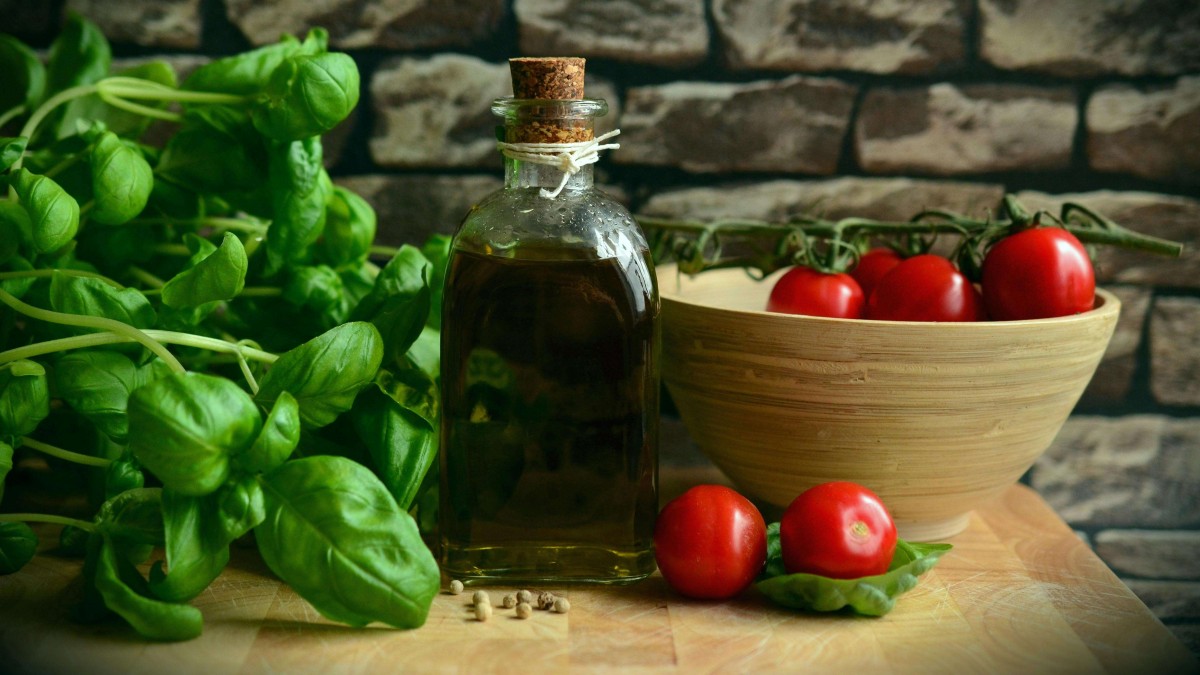 Secreto de la eterna juventud y petróleo de la antigüedad: Doctor en Antropología se sumerge en la historia del aceite de oliva