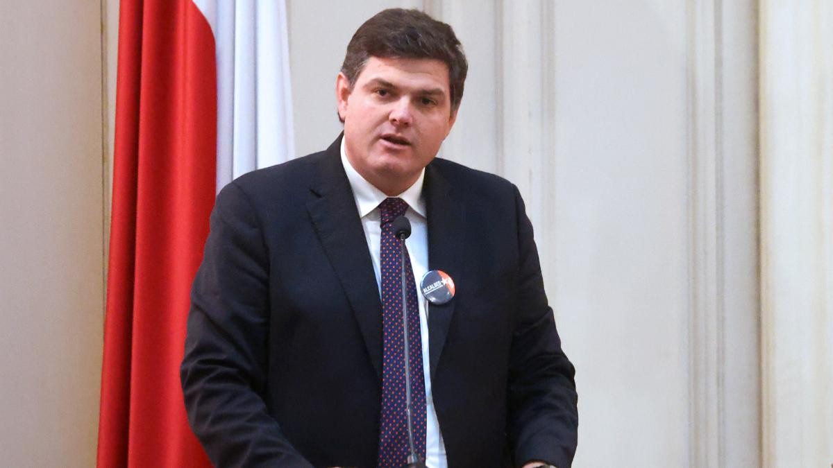 Alcalde de Zapallar cancela desfile del 21 de mayo y reasignará recursos a apoyo social: 'Nuestra ciudadanía lo agradecerá'