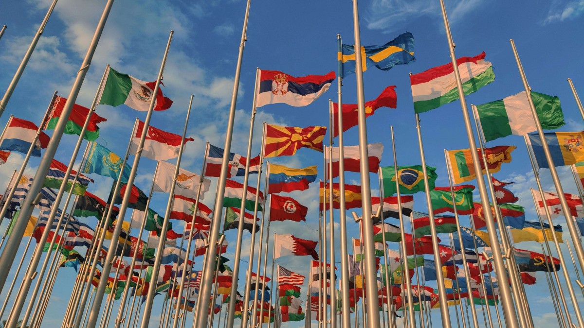 Un trotamundos latino: Rompe récord en viajar a los 193 países de la ONU y al espacio exterior