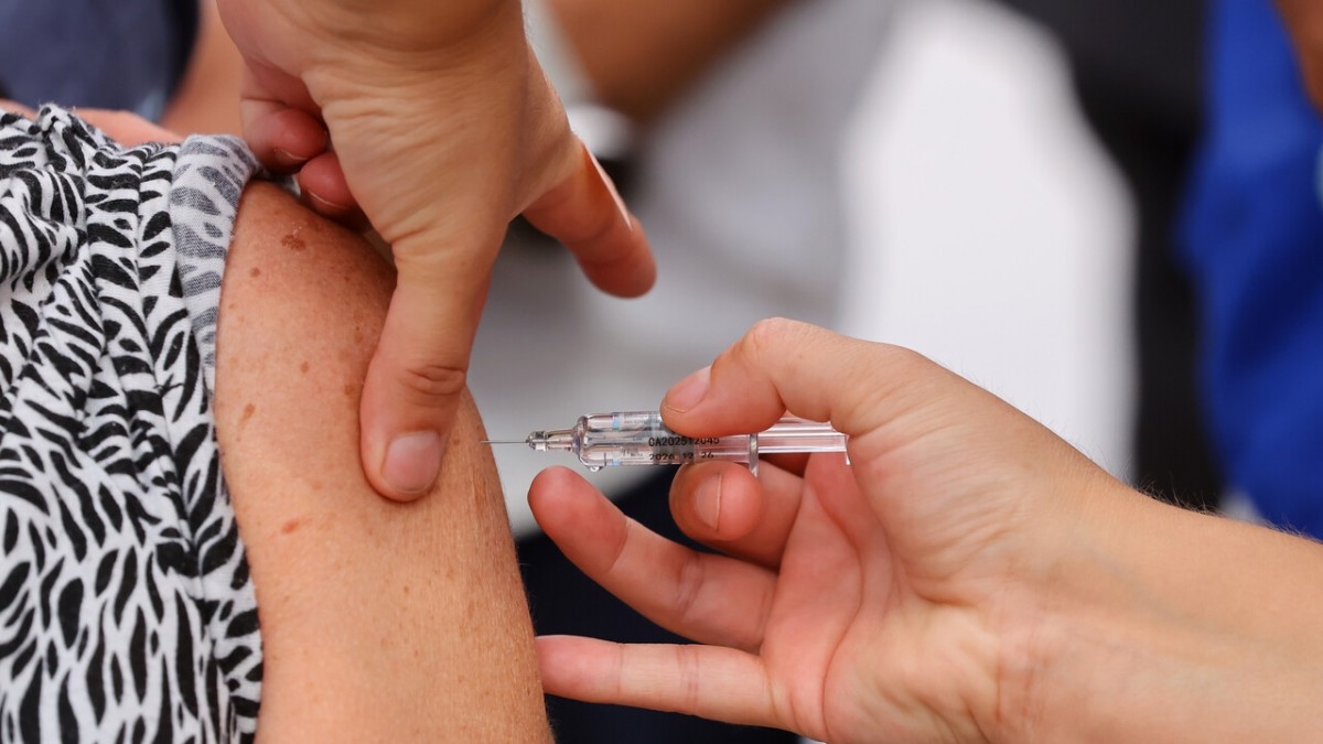 'Es bastante bueno': Vacunación contra la influenza llega al 57% en menos de dos meses de campaña