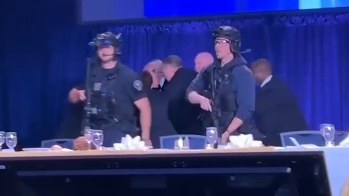 Video muestra el momento exacto en que Donald Trump debe ser evacuado por presunto tiroteo en Washington