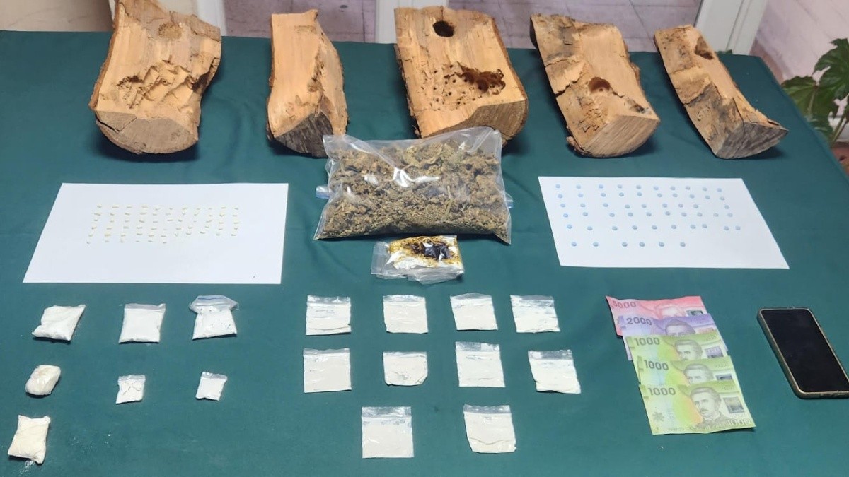 Sería usada para artesanía en la cárcel: Mujer intentó ingresar droga oculta en troncos de leña a Centro Penitenciario de Temuco