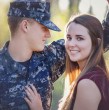 Las parejas de militares pueden aplicar al programa de becas My Career Advancement Account (MyCAA ). Se otorgan recursos para certificación o título de asociado en cualquier institución aprobada en Estados Unidos.
