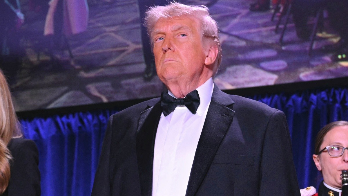 Donald Trump reporta que un agente de las fuerzas del orden resultó herido a bala por atacante capturado