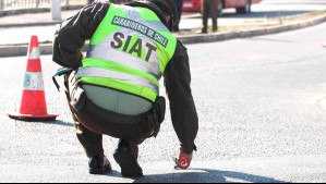 Conductora está grave tras chocar contra una palmera en Viña del Mar: Le habrían lanzado un carro de supermercado