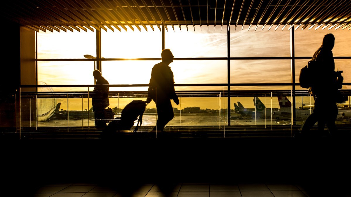 Trámites de inmigración: ¿qué pasa si tengo asilo pendiente y necesito viajar en avión dentro de Estados Unidos?