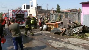 Dos adultos mayores mueren en incendio generado tras explosión en Conchalí: Investigan posible fuga de gas