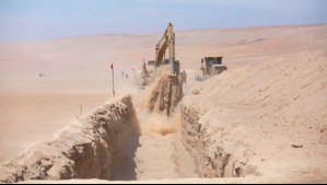 'Si uno se cae ahí, no puede volver a salir': Director de Migraciones defiende efectividad de zanja en la frontera norte