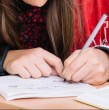 El Bono por Deber Asistencia Escolar entrega $10.000 mensuales por cada niño que asista a clases y cumpla con los requisitos. No se requiere trámite de postulación.