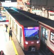 La mañana de este viernes, el Metro de Santiago informó sobre el cierre de la estación Los Héroes en el centro de la capital, cuestión por la que la combinación entre las líneas 1 y 2 se encuentra suspendida. ¡Detalles!