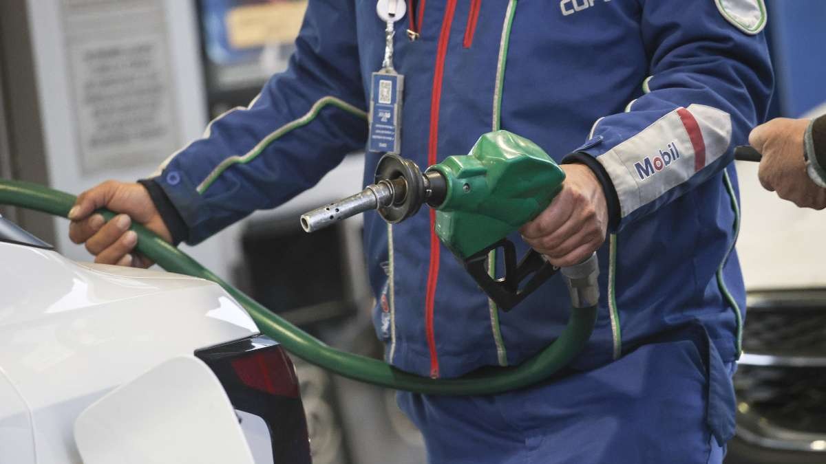 Chile enfrenta tercera alza de combustibles en tres meses: bencina subirá 35 pesos por litro en mayo — image 2