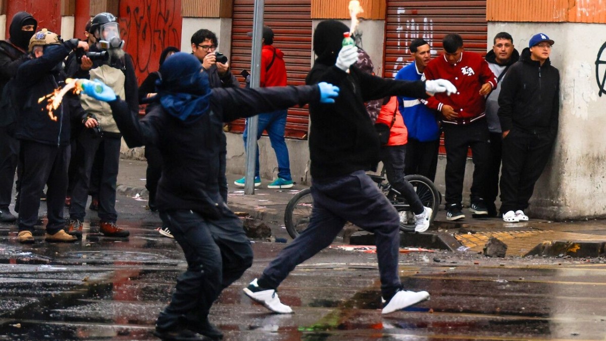 Carabineros informó que 35 personas fueron detenidas durante las manifestaciones en el Día del Trabajador