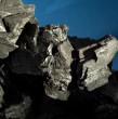 El litio se encuentra principalmente en pegmatitas, formaciones rocosas de grano grueso similares al granito, que se originaron hace más de 250 millones de años durante la formación de Pangea