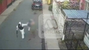 EXCLUSIVO| Meganoticias muestra el momento exacto en que antisociales tomaron al jefe de la sucursal bancaria de Conchalí
