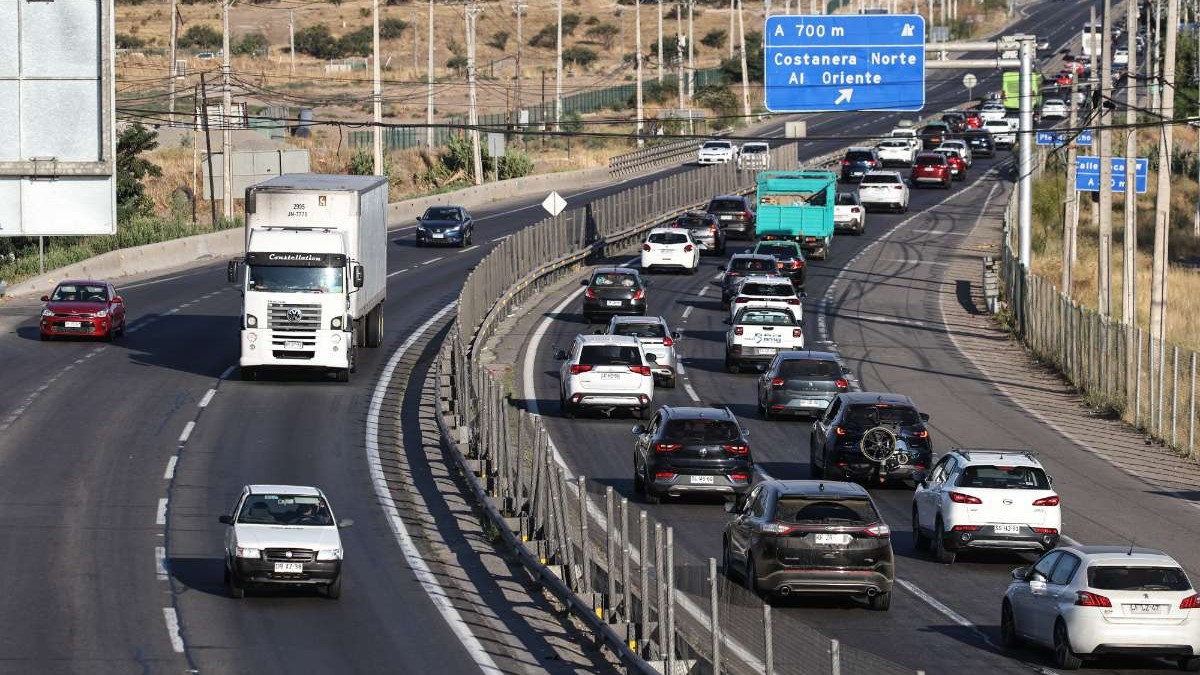 Balance carretero por fin de semana largo: Carabineros reporta cuatro fallecidos, 180 accidentes y 115 detenidos a nivel nacional
