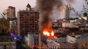 Incendio estructural en Valparaíso moviliza a 10 compañías de Bomberos