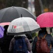 La Dirección Meteorológica de Chile (DMC) emitió dos avisos de precipitaciones normales a moderadas para zonas de cinco regiones del país. Uno de estos avisos advierte además de que estas lluvias se producirán en corto período de tiempo. ¡Detalles!