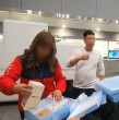 Estamos en todos los rincones del aeropuerto de Santiago. Mostrando las mejores historias de la principal frontera aérea. También, el equipo dará cuenta de cómo el crimen organizado se infiltra en nuestras carreteras