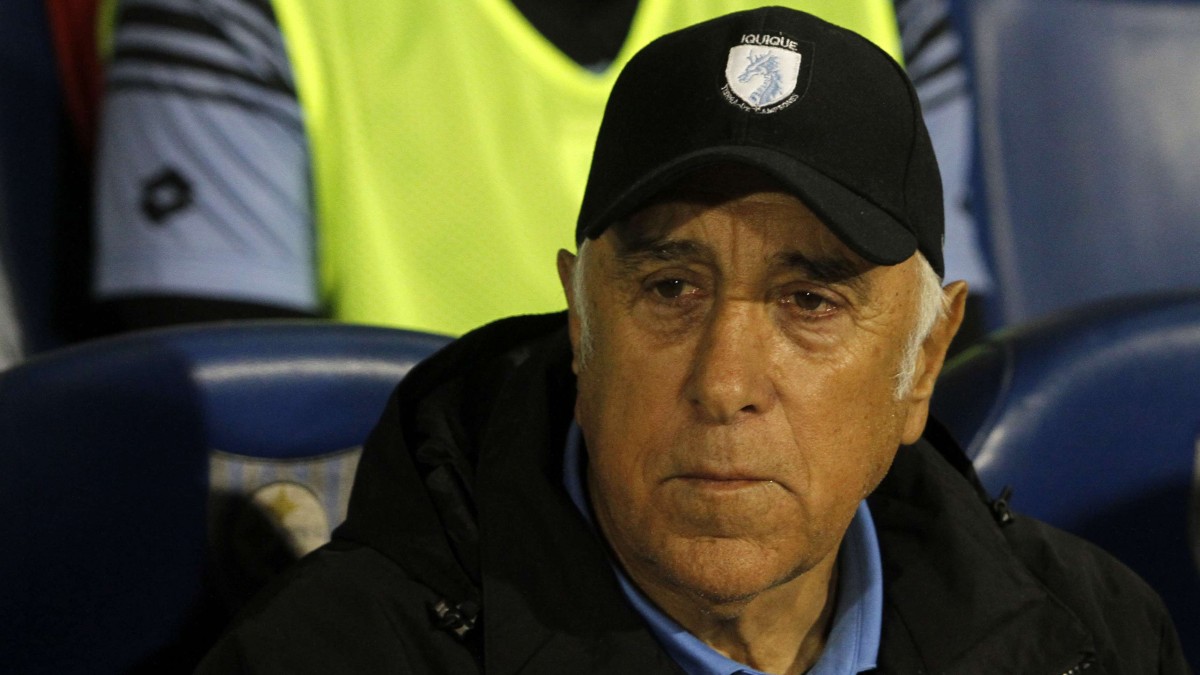 Hija de Nelson Acosta denuncia abandono judicial: El exentrenador de la selección necesita traslado urgente a Santiago