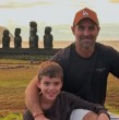 Cristián Arriagada compartió en redes sociales su viaje junto a su hijo a Rapa Nui. La publicación reúne miles de reacciones y comentarios que destacan la experiencia vivida y el vínculo familiar.