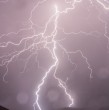 La Dirección Meteorológica de Chile (DMC) emitió un aviso de tormentas eléctricas con posibles granizos y rachas de vientos que afectará a zonas de seis regiones del país, incluida la Región Metropolitana. ¡Detalles!