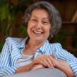 La Compensación por Expectativa de Vida surge para igualar las pensiones de las mujeres y la de los hombres, considerando que las jubilaciones femeninas son más bajas porque sus ahorros financian más años de vida