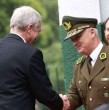 Conoce detalles sobre el plan del Gobierno y Carabineros para frenar un déficit que existe al día de hoy en la dotación de la institución policial. Con esto se busca, entre otras cosas, crear un nuevo bono por riesgo.