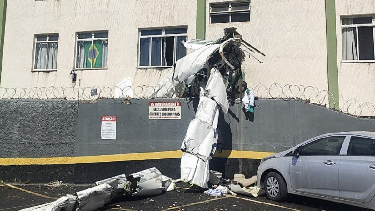 Tragedia en Belo Horizonte: Avioneta se estrella contra edificio residencial y mueren 2 personas