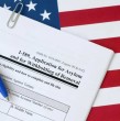 El sistema de USCIS evalúa peticiones humanitarias a través de una enorme red de cortes de inmigración, donde los funcionarios gubernamentales analizan todos los documentos y evidencias físicas con extrema cautela