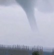 El Servicio Meteorológico de la Armada de Chile emitió este martes un aviso de probables nubes convectivas, las que estarían asociadas a la formación de trombas marinas en tres regiones del país. ¡Detalles!